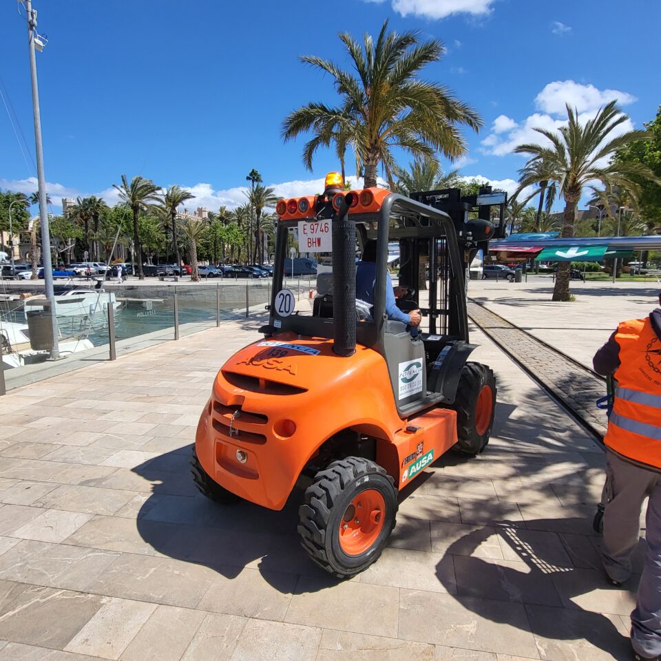 Carretilla Elevadora Diésel 4x4 1500 Kg - Alquiler de Maquinaria