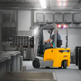 Carretilla Elevadora Eléctrica 1500 Kg - Alquiler de Maquinaria