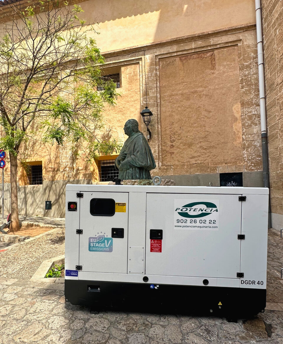 Grupo Electrógeno Insonorizado 40 kVA - STAGE V - Alquiler de Maquinaria