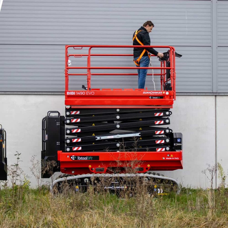 Plataforma Tijera Autonivelante 14 m - Alquiler de Maquinaria